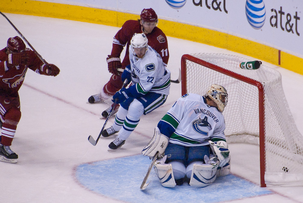 Coyotes-Canucks_2